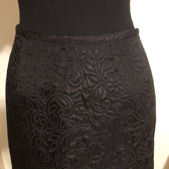Skirt; Jaclyn Smith Classic; Embossed; Back Slit; Black; Size 16 - Picture 4 of 9